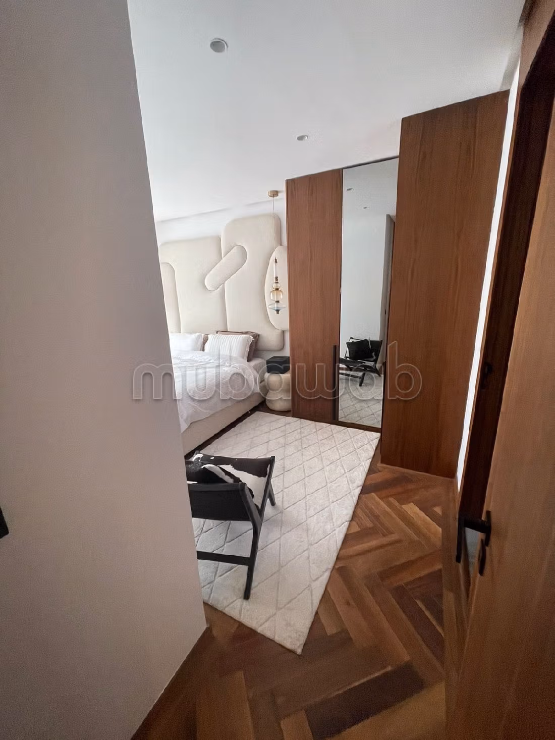 Encuentra un piso en alquiler. 3 Sala. Amueblado.