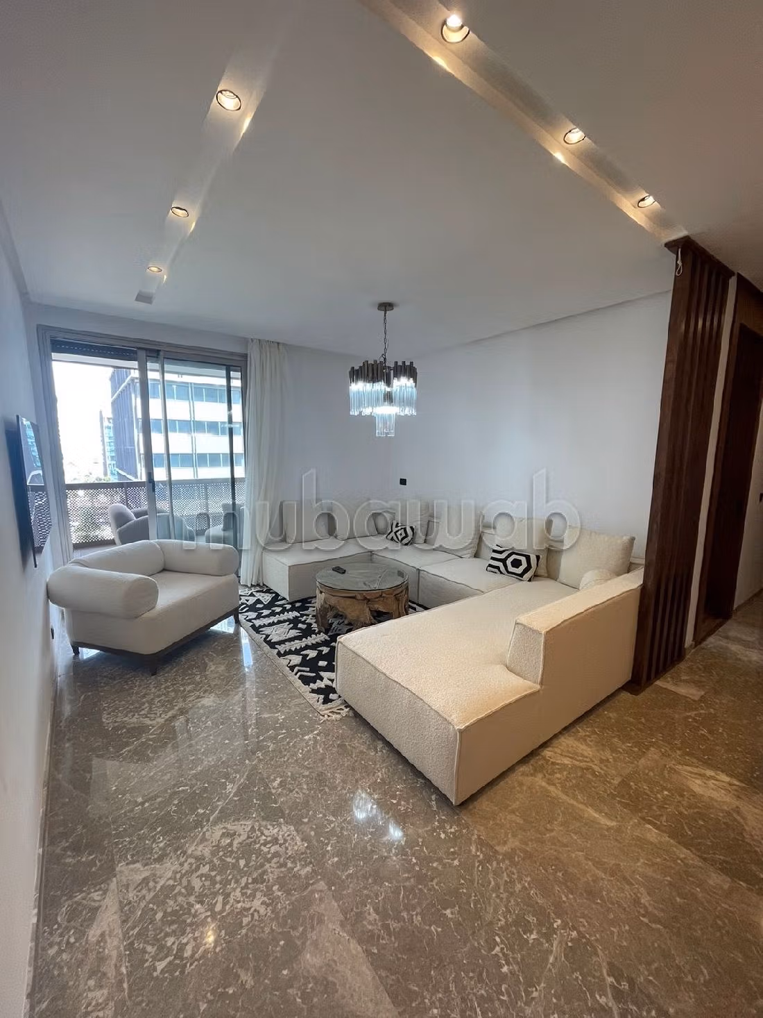 Encuentra un piso en alquiler. 3 Sala. Amueblado.