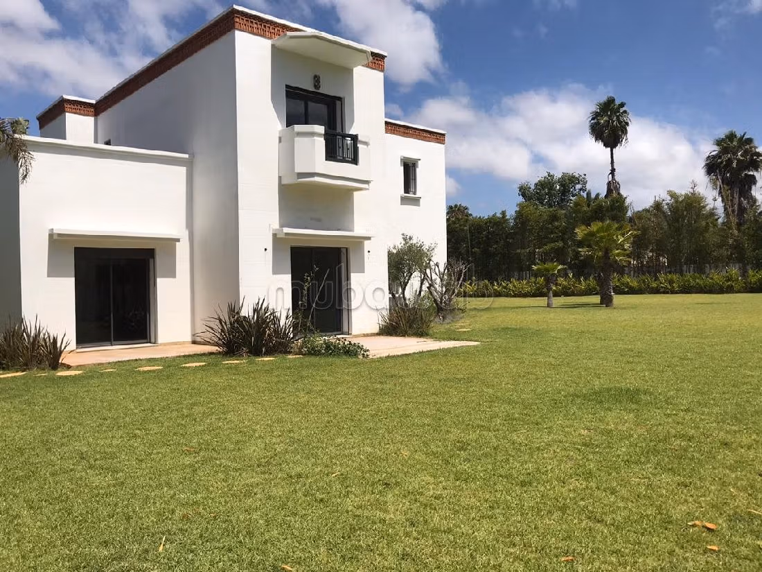Fabulous villa for rent in Souissi. 5 Small room. Double glazed windows and central heating.