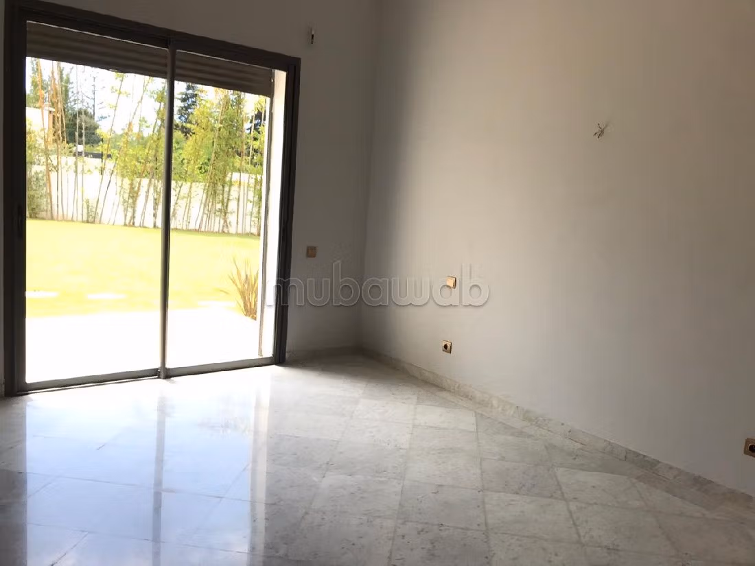 Fabulous villa for rent in Souissi. 5 Small room. Double glazed windows and central heating.