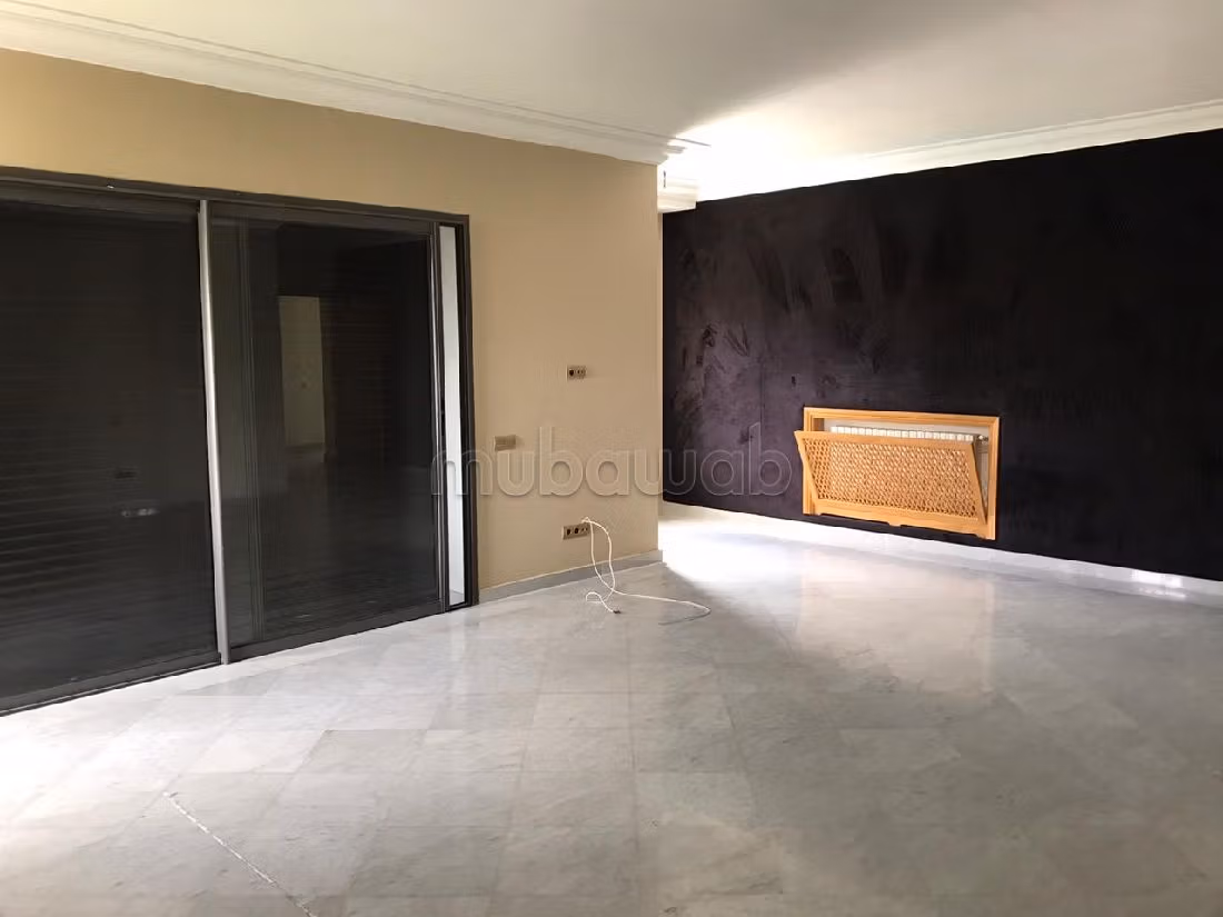 Fabulous villa for rent in Souissi. 5 Small room. Double glazed windows and central heating.