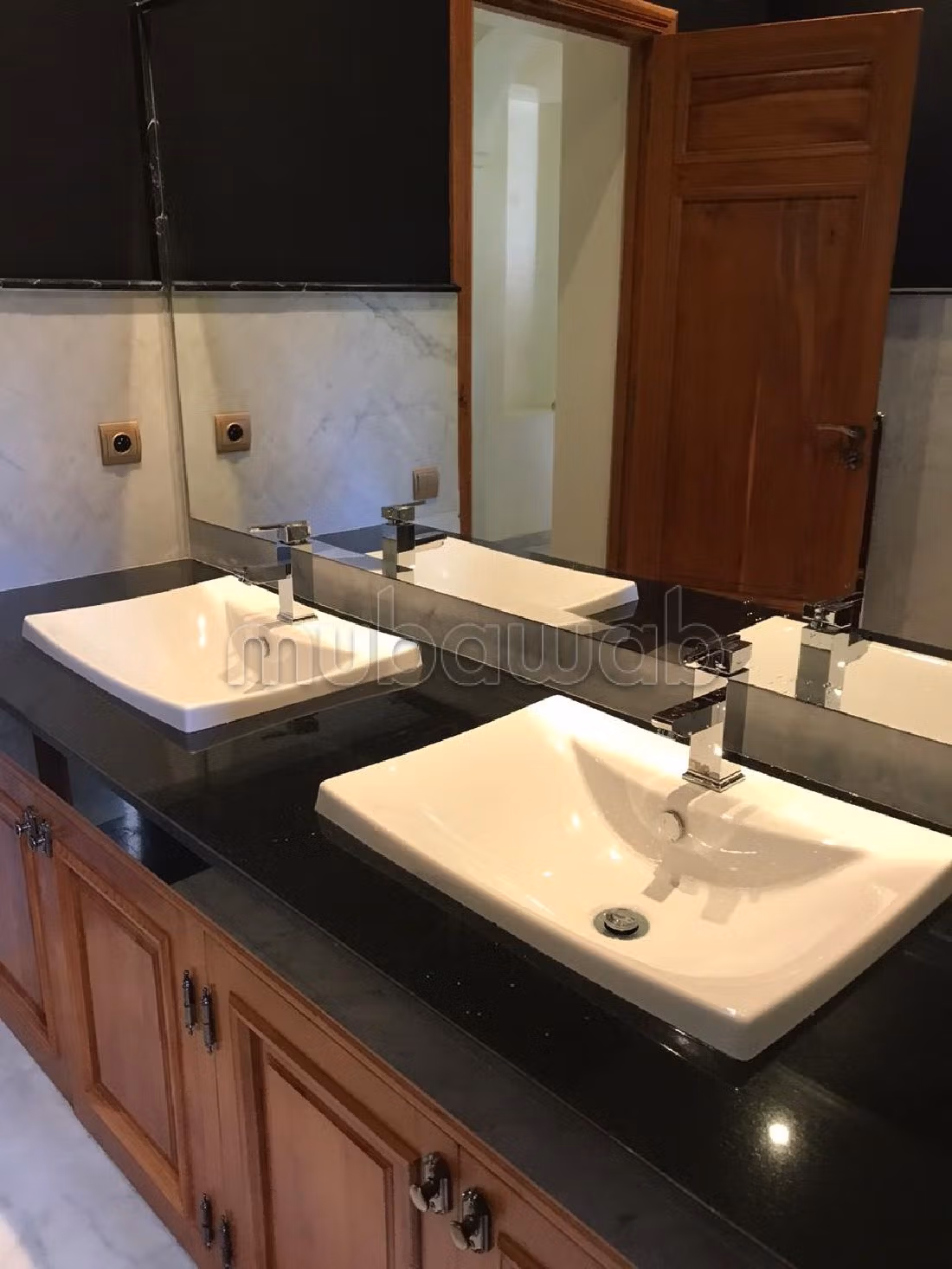 Fabulous villa for rent in Souissi. 5 Small room. Double glazed windows and central heating.