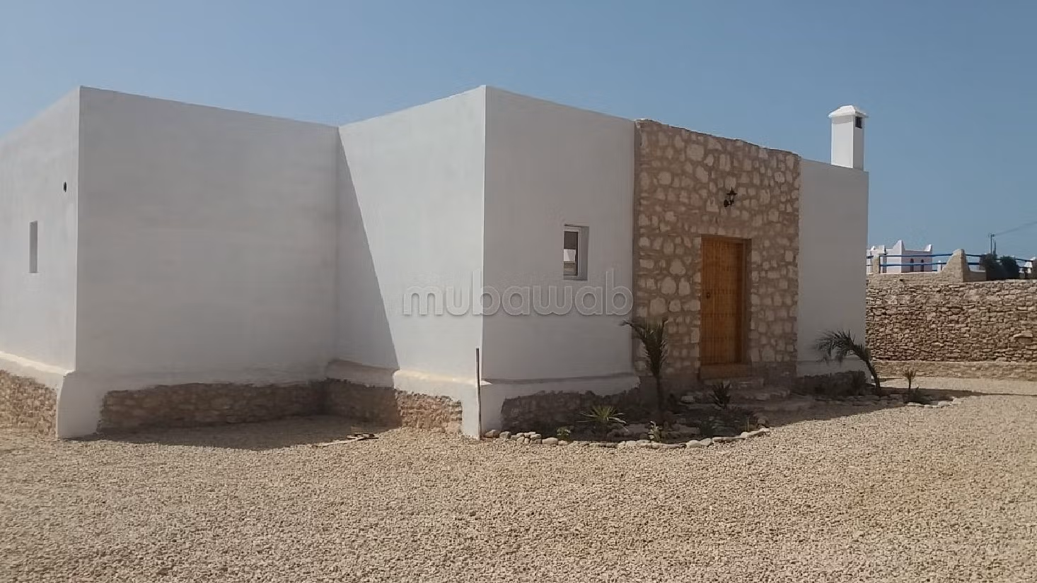 High quality villa for sale. Surface area 1200 m². Garage and terrace.