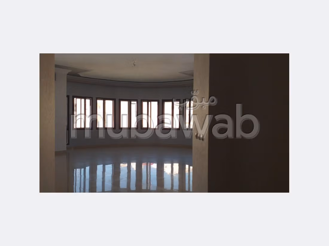 A louer appartement surface 215 m² situe au quartier administratif