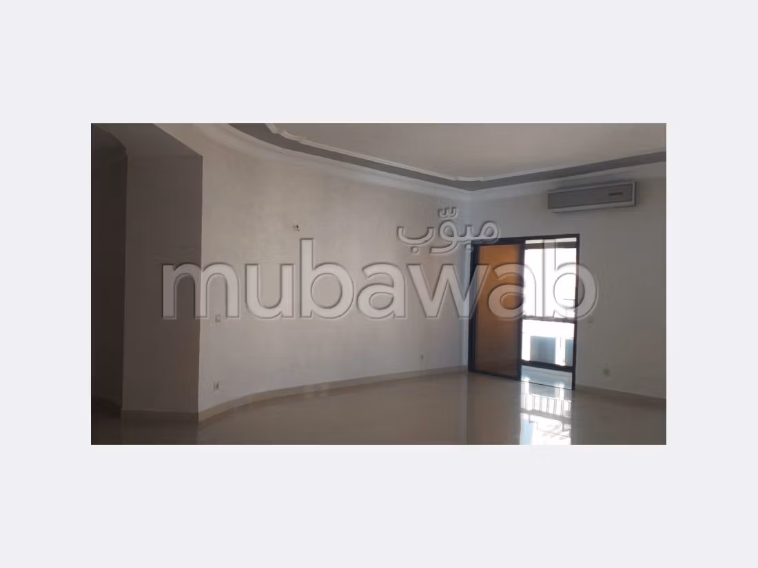 A louer appartement surface 215 m² situe au quartier administratif