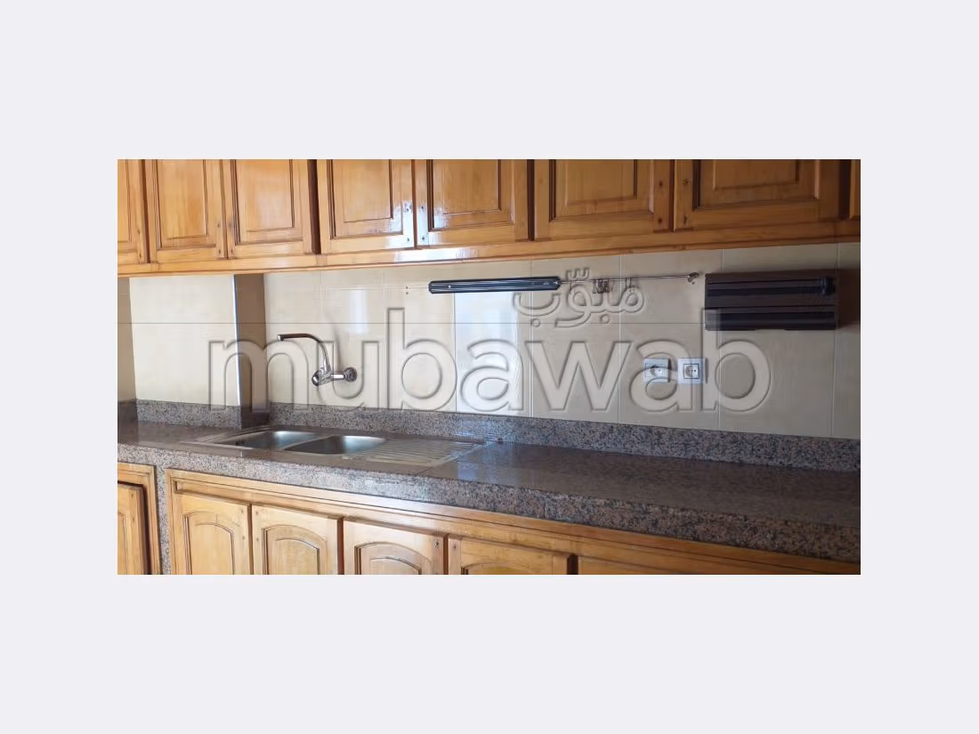 A louer appartement surface 215 m² situe au quartier administratif