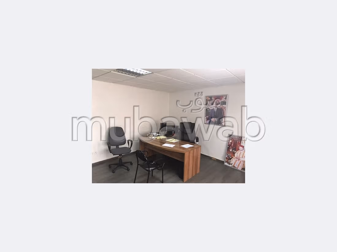 Offices for rent in Palmier. Area 250 m². With garage and lift