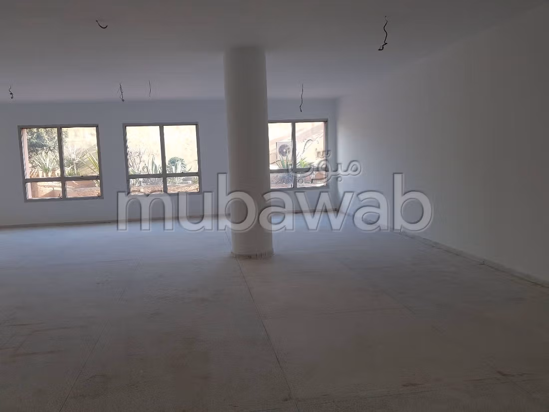 Offices for rent in Sidi Maarouf. Total area 490 m². Lift