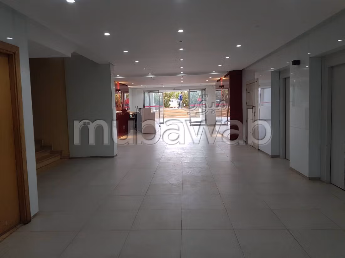 Offices for rent in Sidi Maarouf. Total area 490 m². Lift