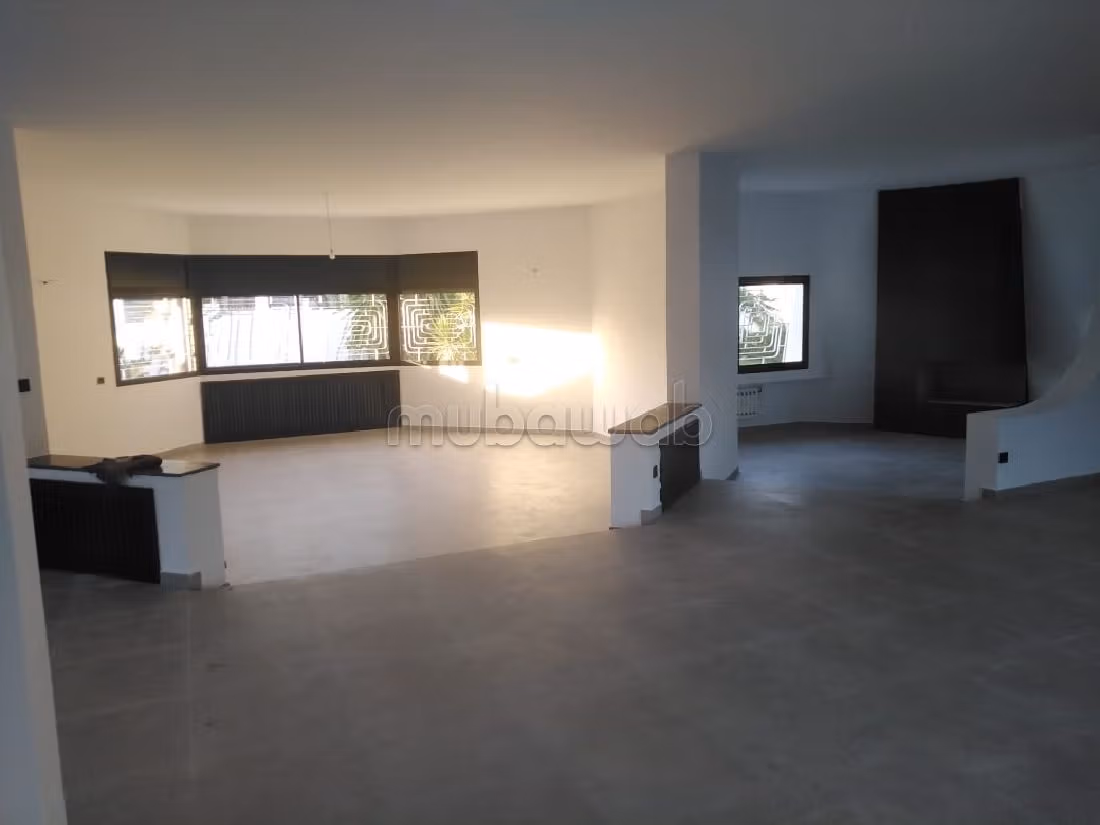 Villa de alto standing en alquiler en Souissi. 7 Sala. Espacios verdes, plazas de estacionamiento.