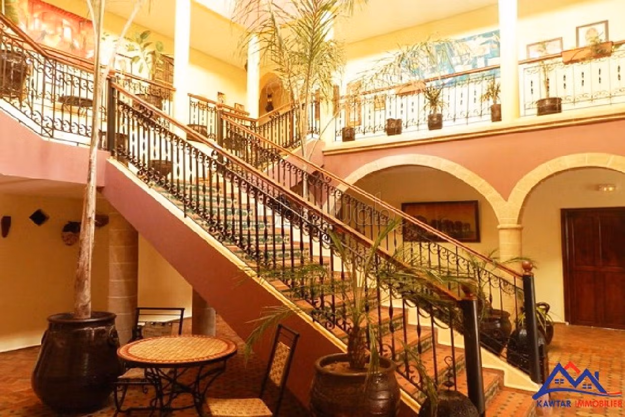 Splendid villa for sale. Dimension 1480 m². Garden and terrace