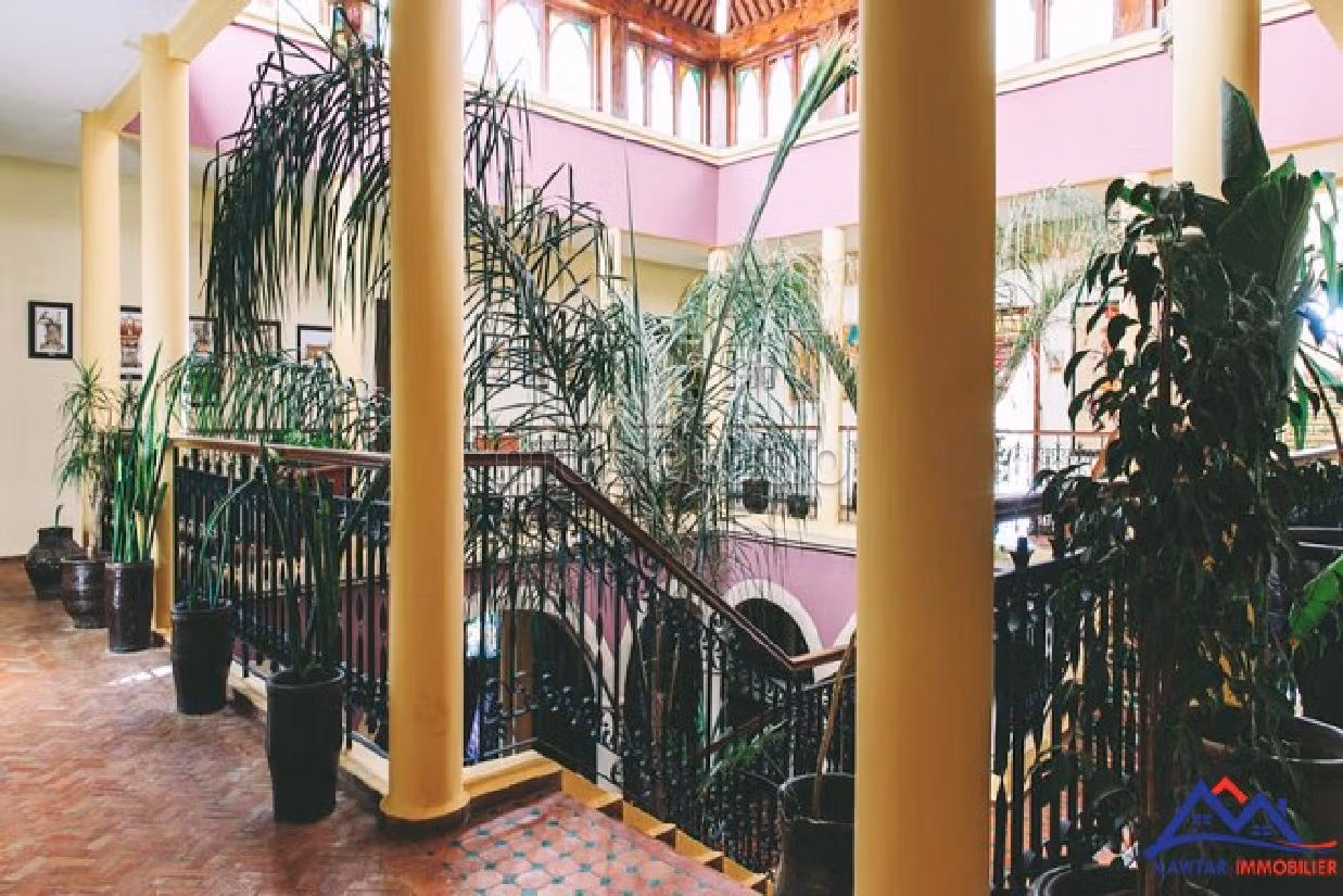 Splendid villa for sale. Dimension 1480 m². Garden and terrace