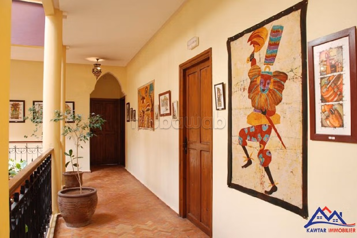 Splendid villa for sale. Dimension 1480 m². Garden and terrace