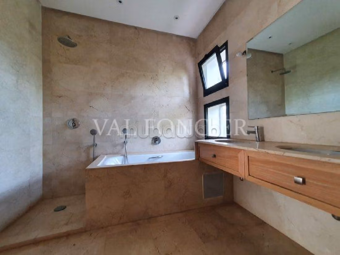 Location Villa 725m2 Avec Piscine, Palmeraie Bouskoura