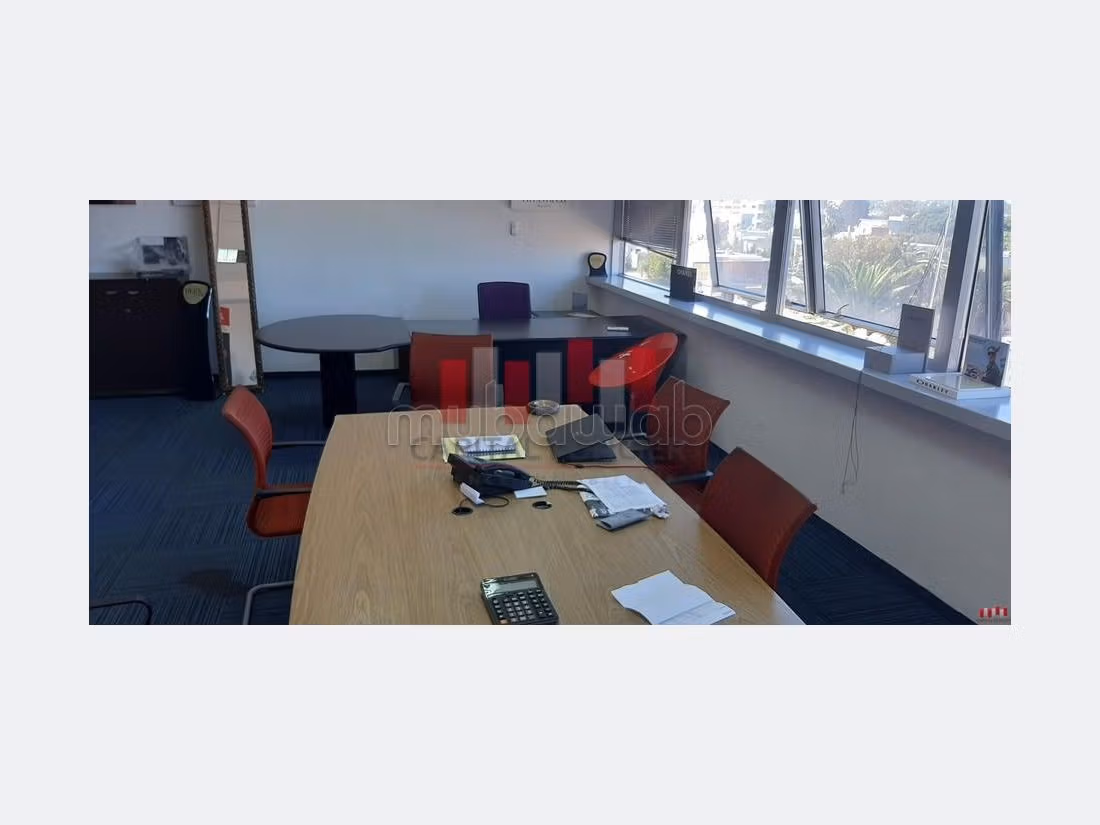 Vendita ufficio a Anfa. Superficie di 300 m². Posto auto privato