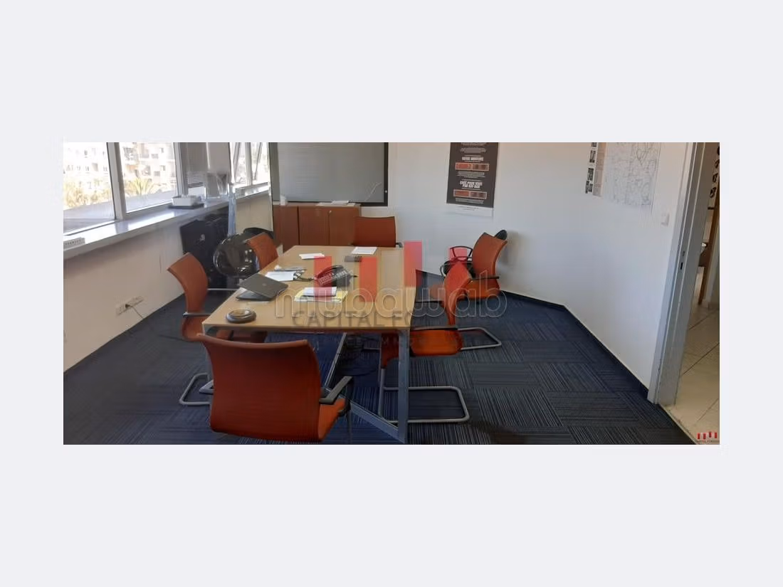 Vendita ufficio a Anfa. Superficie di 300 m². Posto auto privato