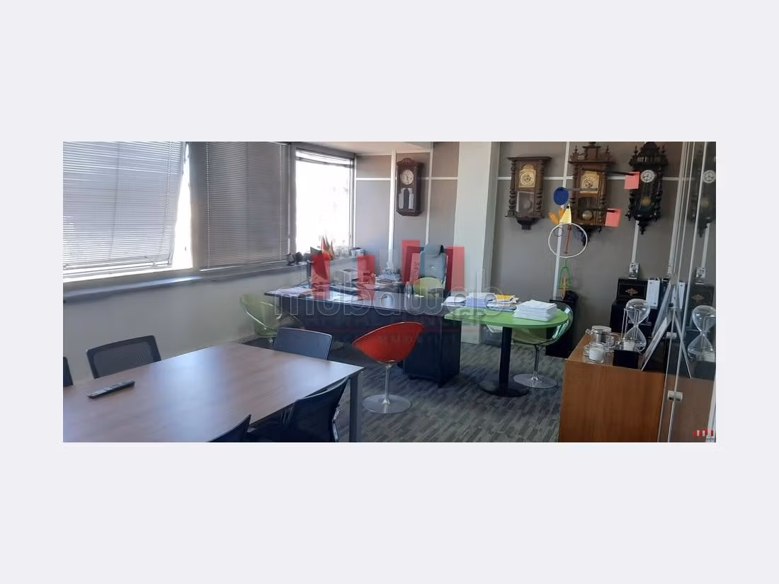 Ufficio disponibile in vendita a Anfa. Superficie 190 m². Aria condizionata