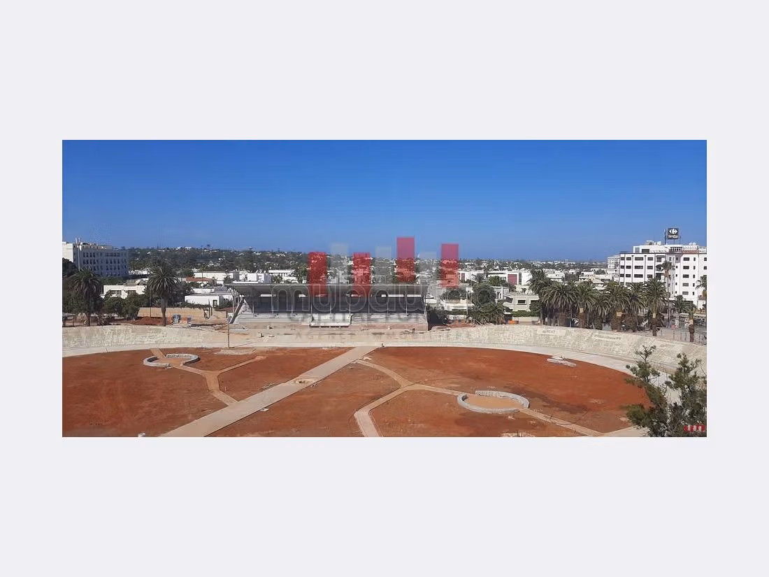 Ufficio disponibile in vendita a Anfa. Superficie 190 m². Aria condizionata