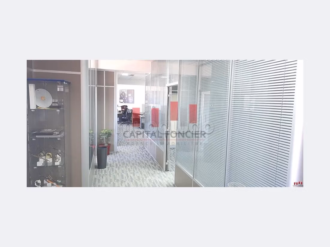 Ufficio disponibile in vendita a Anfa. Superficie 190 m². Aria condizionata