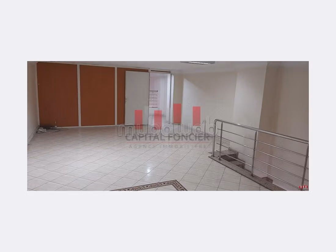 Oficinas y locales comerciales en alquiler. 1 dormitorio. Climatisación general.