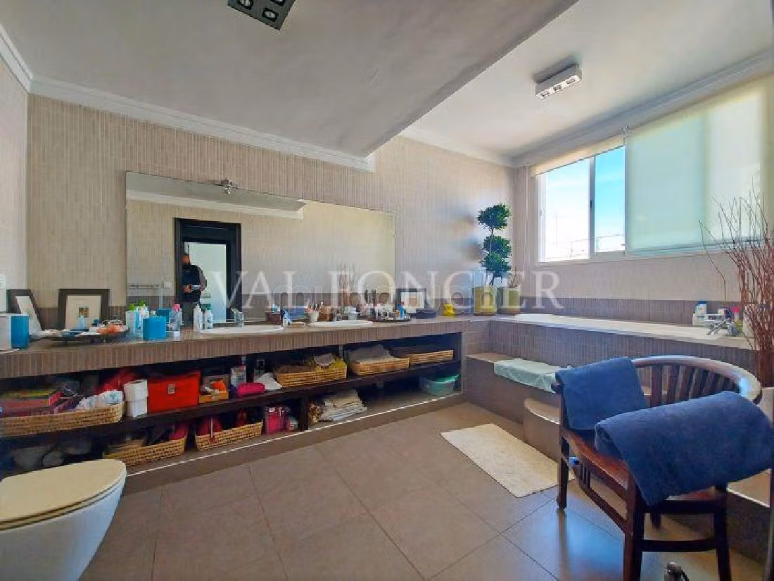 Très beau Duplex 307m2 avec terrasse en location vide à Racine, Casablanca