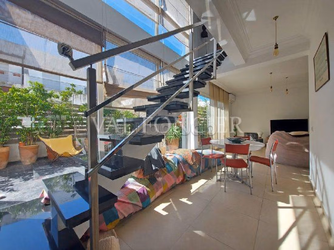 Très beau Duplex 307m2 avec terrasse en location vide à Racine, Casablanca