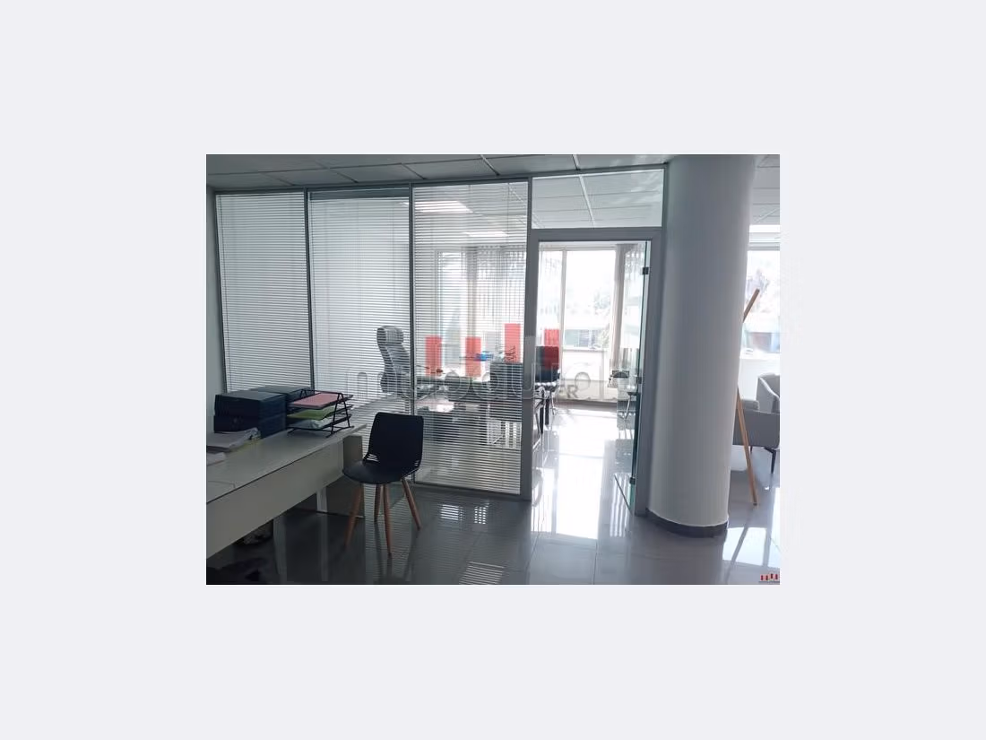 Offices for rent in Maârif. Large area 140 m². With garage and lift