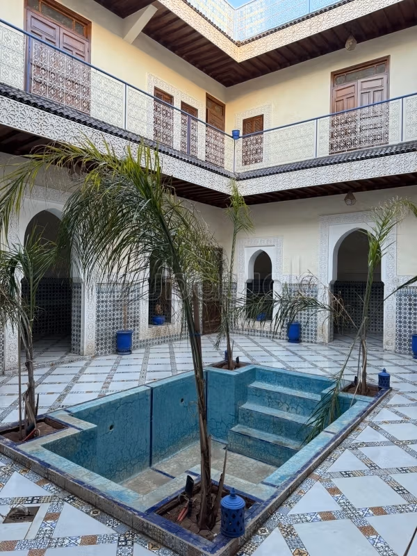 Opportunité riad 300 m2 au sol à 10 mn de la place