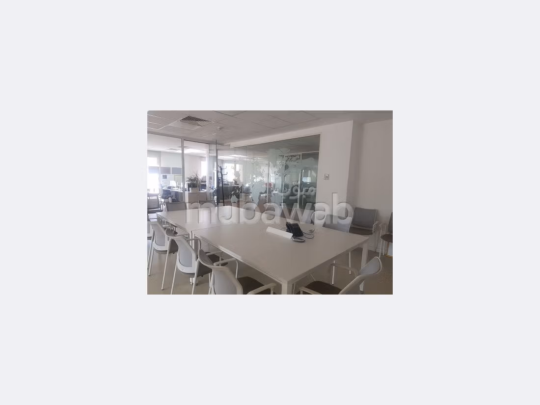 Offices for rent in Sidi Maarouf. Dimension 468 m². No Lift, Balcony