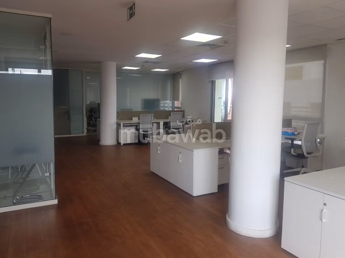 Offices for rent in Sidi Maarouf. Dimension 468 m². No Lift, Balcony