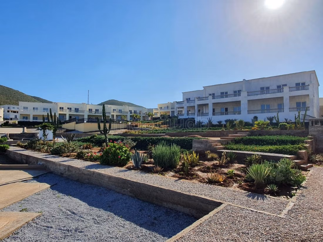 Vendita appartamento. Superficie totale 184 m². Impianto di aria condizionata e piscina. 