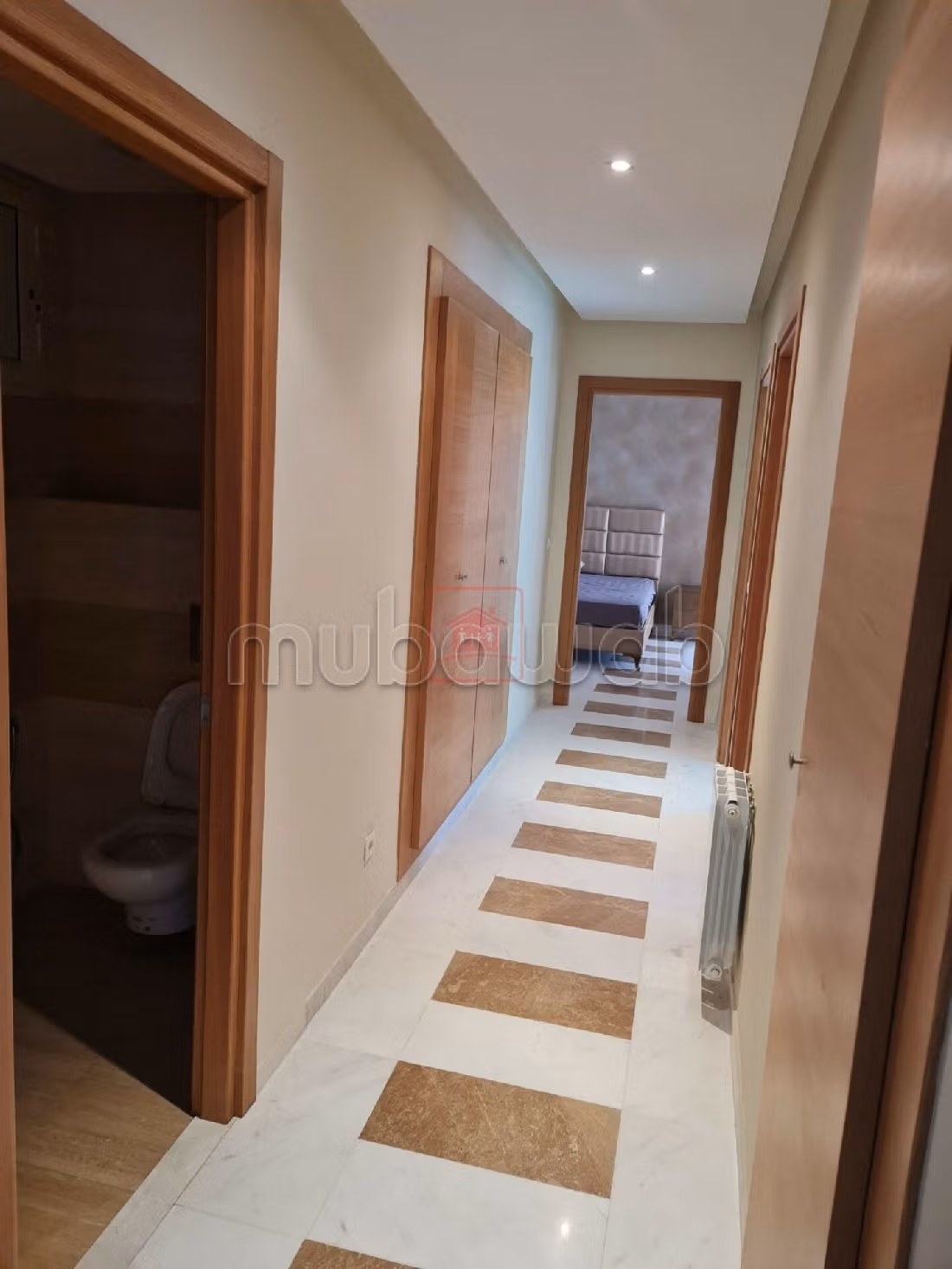 Rent an apartment. Total area 170 m². Storage unit.