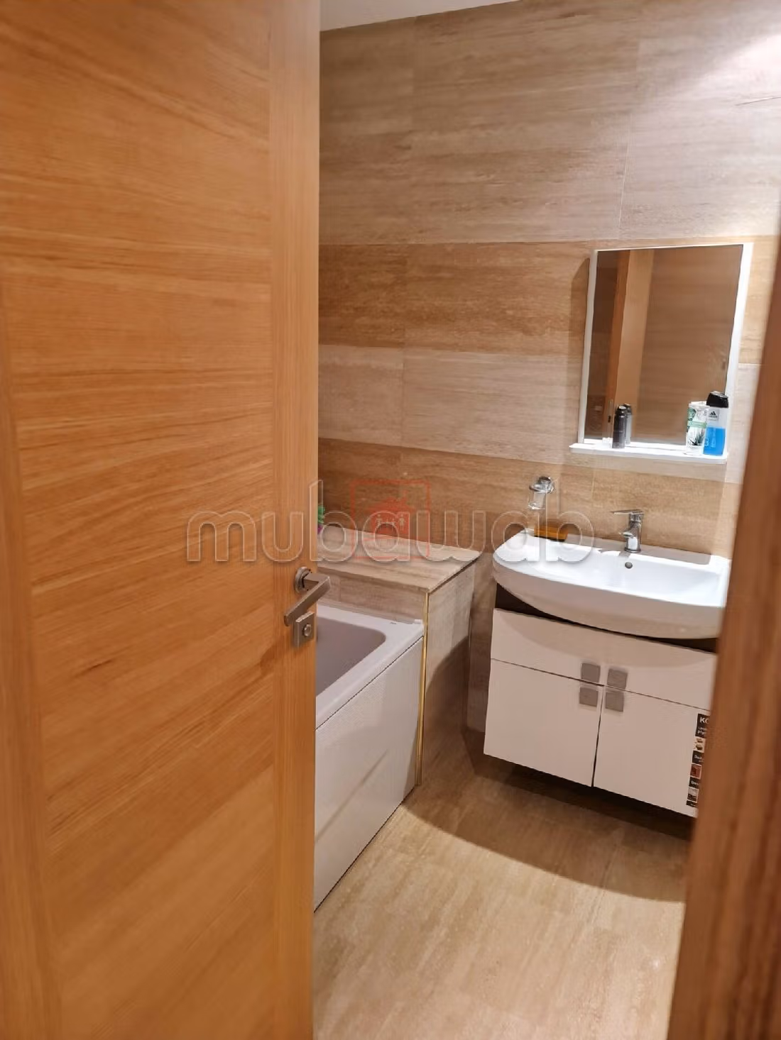 Rent an apartment. Total area 170 m². Storage unit.