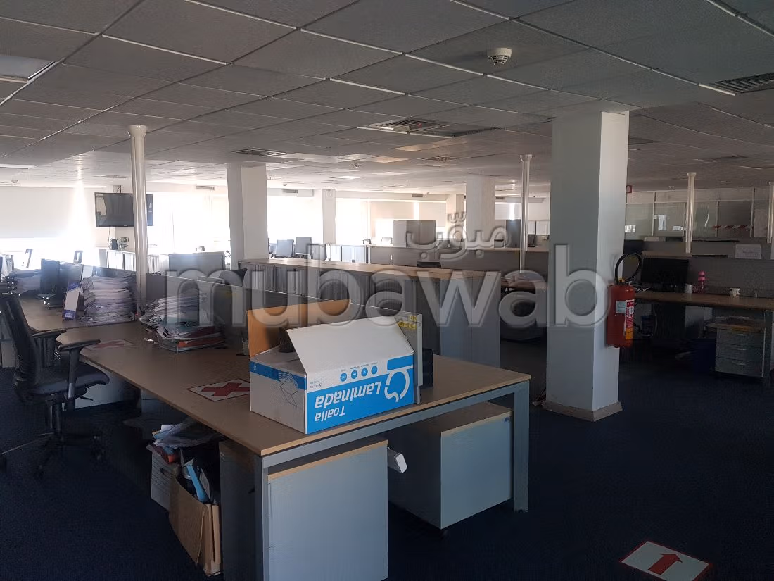 Oficinas en alquiler en Sidi Maârouf. Superficie 969 m². Ventanas de doble acristalamiento y calefacción central