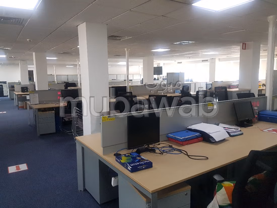 Oficinas en alquiler en Sidi Maârouf. Superficie 969 m². Ventanas de doble acristalamiento y calefacción central