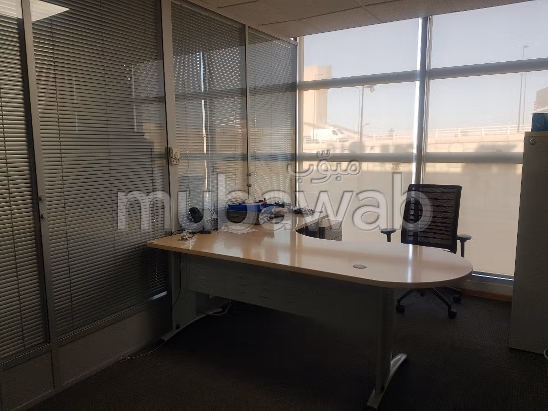 Oficinas en alquiler en Sidi Maârouf. Superficie 969 m². Ventanas de doble acristalamiento y calefacción central