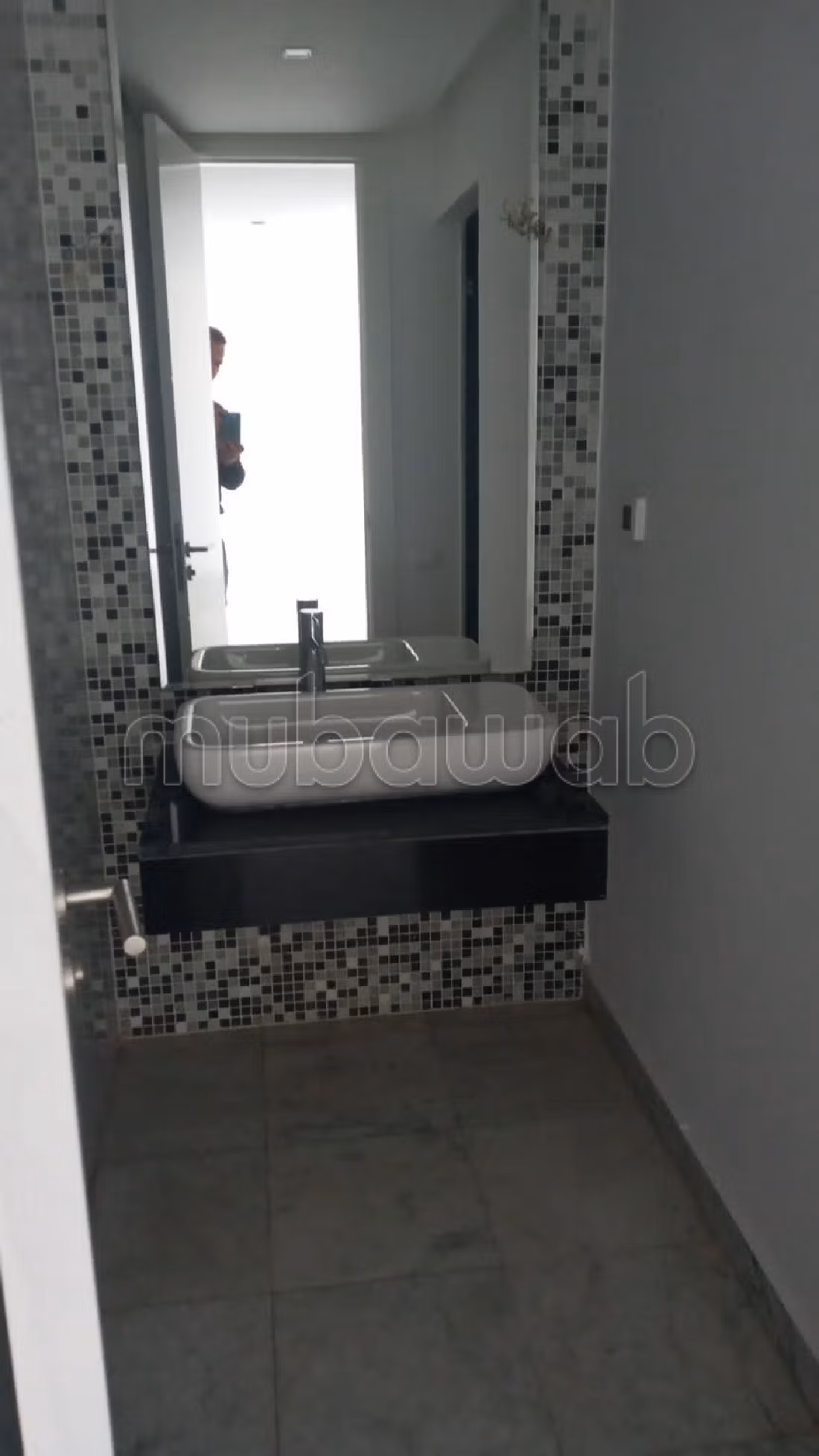 Find an apartment for rent. 4 Large room. Garage and terrace.