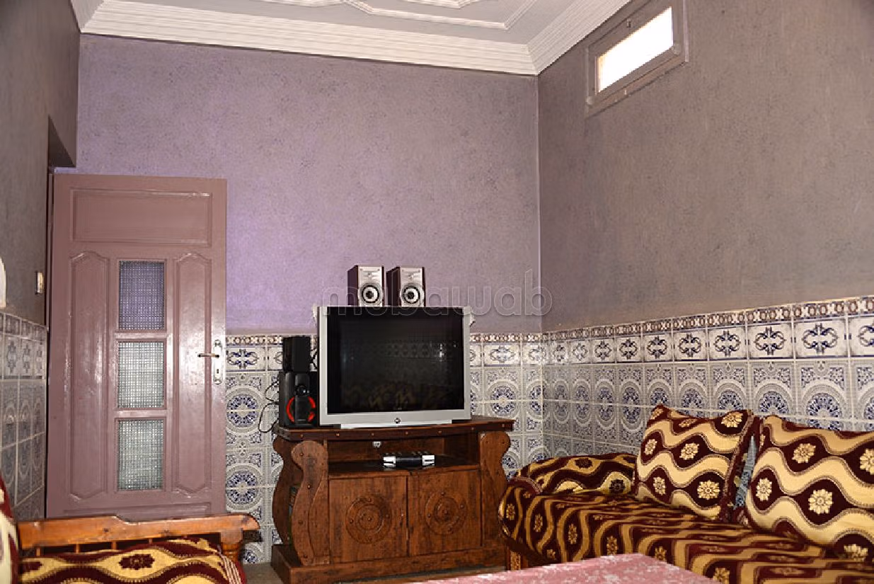 منزل ممتاز للبيع بتارودانت. 8 قطع مريحة. موقف للسيارات وحديقة.