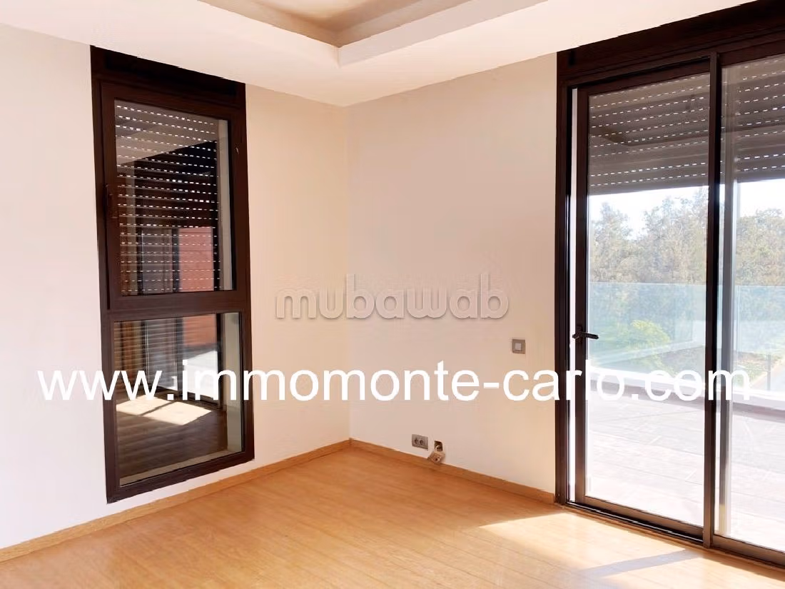 Appartementen huren in Souissi. 3 Kamers. Airconditioning en open haard