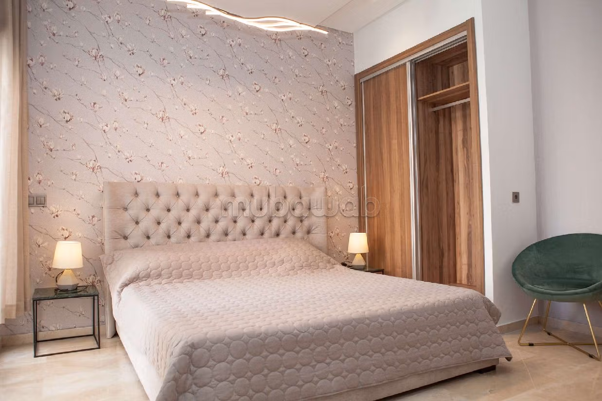 Vendita di uno splendido appartamento a Sala el Jadida. Superficie 122 m². Cucina completamente equipaggiata. 