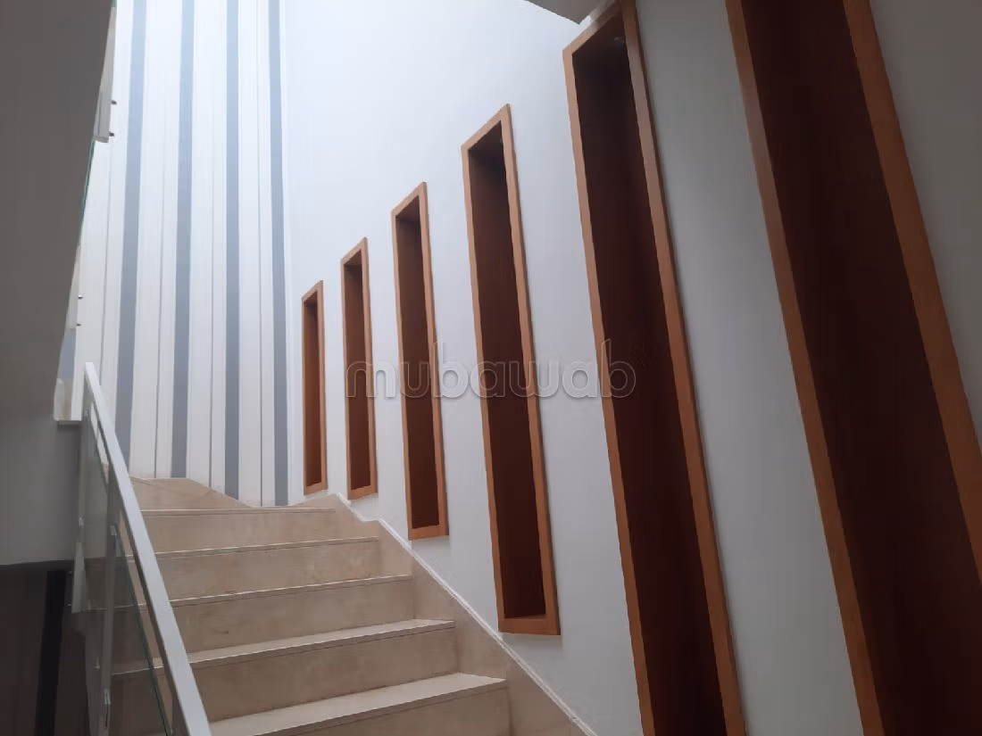 Se vende villa de lujo en Riyad. Área total 296 m². Piscina