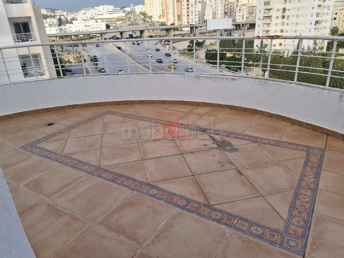 À vendre Penthouse Meublé avec Accès Indépendant