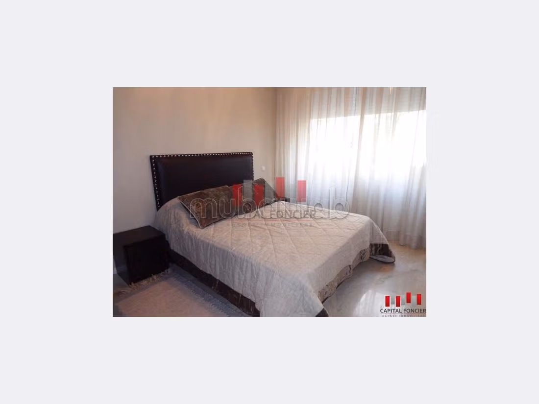 Fabulous apartment for sale in Bourgogne Ouest. 3 rooms. Living room with fireplace, General air conditioning System