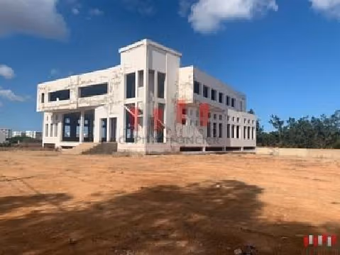 Showroom en plein route de tamaris de 4200 m2 a la location