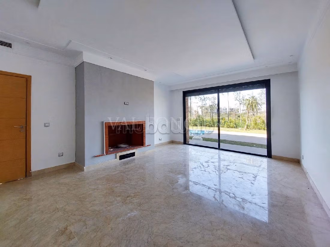 Location villa isolée 800m2 avec piscine et vue partielle sur golf, Bouskoura