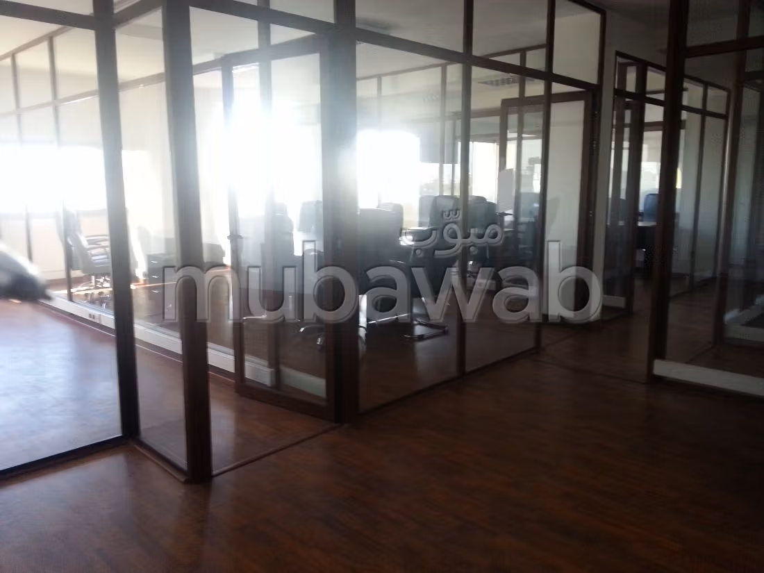 Nu huren: kantoorruimte in Palmier. Totale oppervlakte 300 m². Conciërgeservice en airconditioning. 