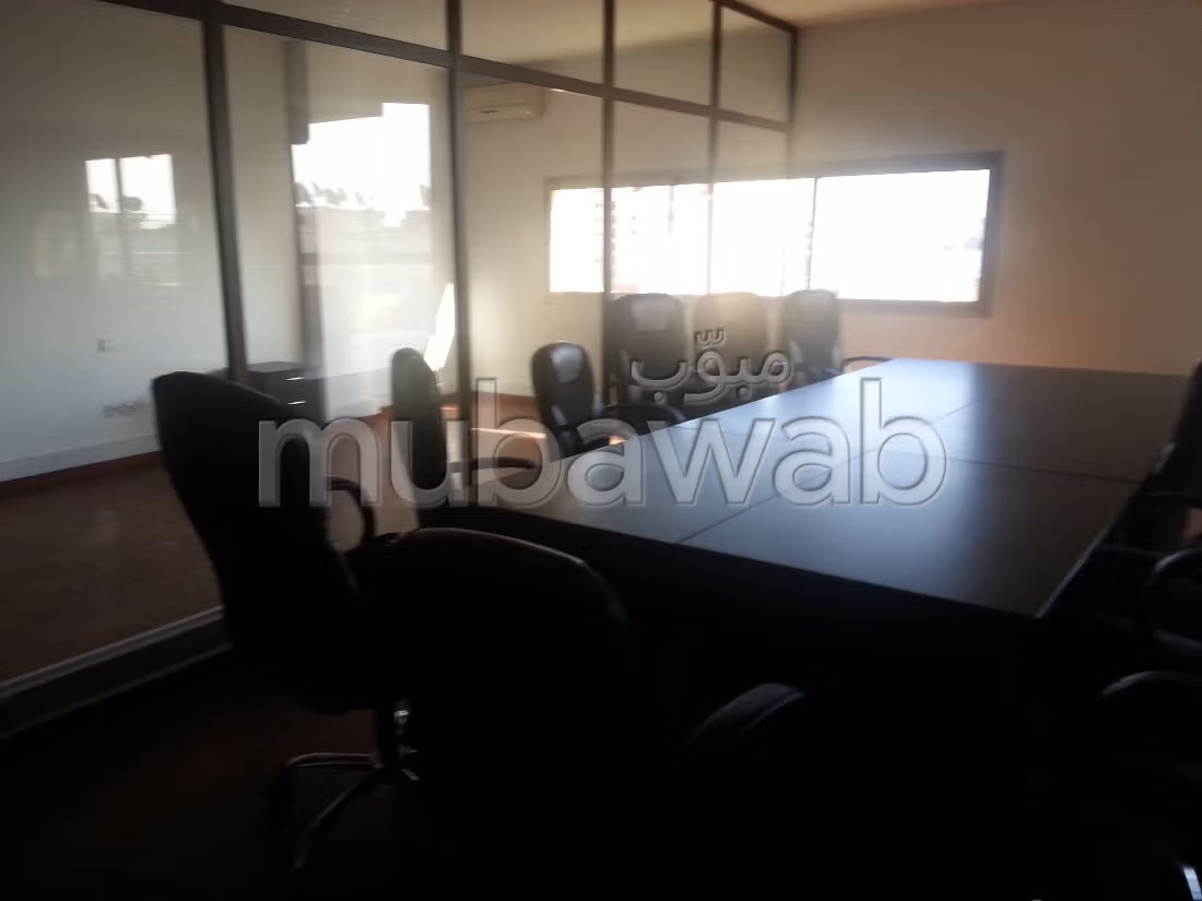 Nu huren: kantoorruimte in Palmier. Totale oppervlakte 300 m². Conciërgeservice en airconditioning. 