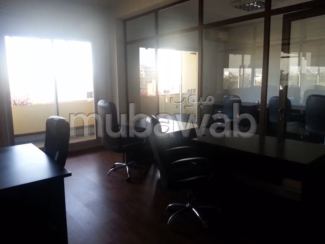 Nu huren: kantoorruimte in Palmier. Totale oppervlakte 300 m². Conciërgeservice en airconditioning. 