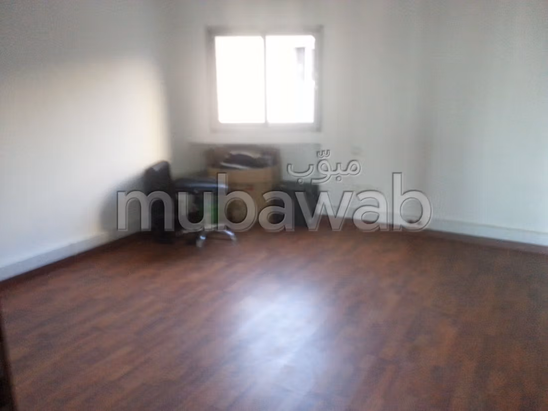 Nu huren: kantoorruimte in Palmier. Totale oppervlakte 300 m². Conciërgeservice en airconditioning. 