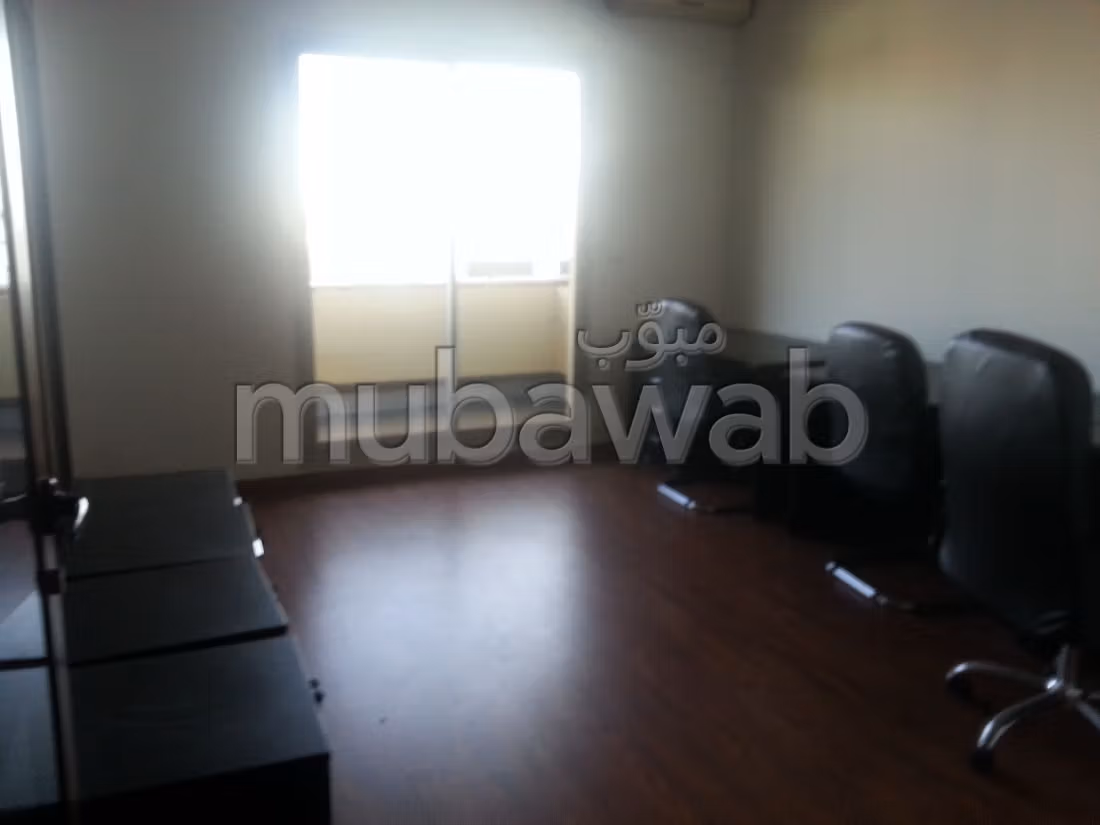 Nu huren: kantoorruimte in Palmier. Totale oppervlakte 300 m². Conciërgeservice en airconditioning. 